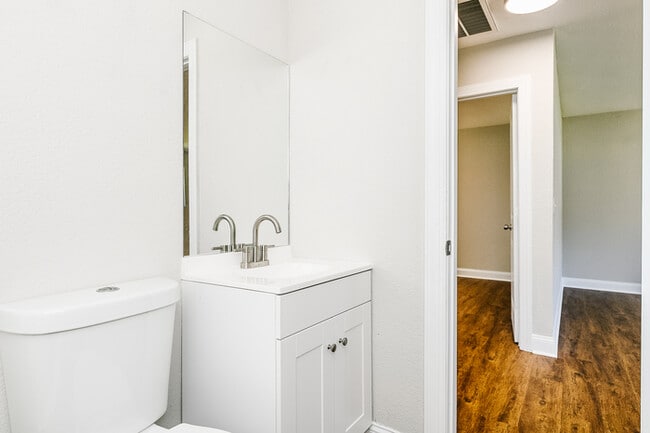 Building Photo - NEWLY RENOVATED 2 bedroom, 1 bathroom at Gilbert Townes