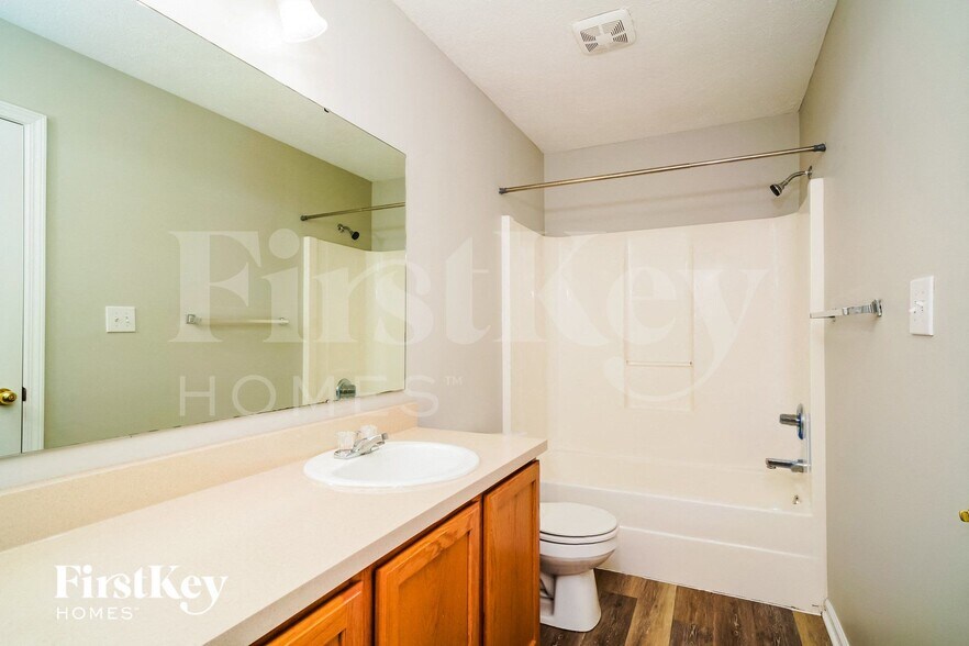 Building Photo - 7234 Parklake Cir