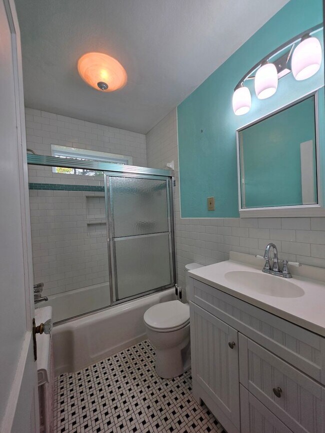 Building Photo - Charming brick ranch in Ellsworth