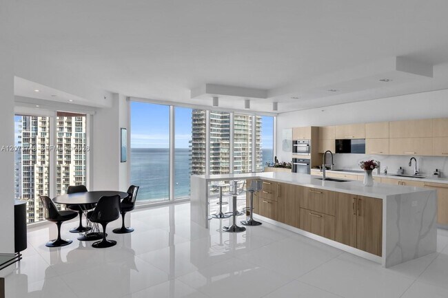 Building Photo - 300 South Pointe Dr