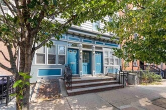 Building Photo - 466 Monmouth St