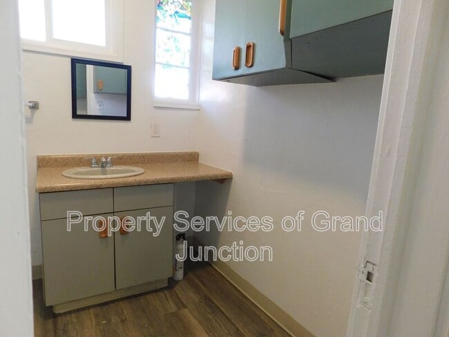 Building Photo - 816 Grand Ave