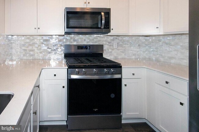 Building Photo - 117 Mazzeo Dr