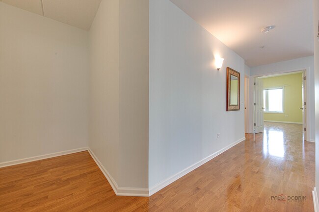 Building Photo - 799 Graceland Ave