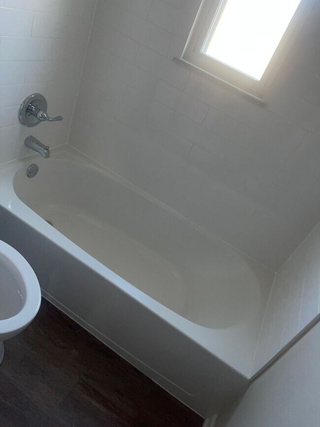 Building Photo - 15717 Northwood Ave