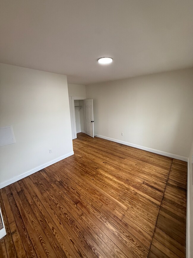 Building Photo - 433 Hanford St