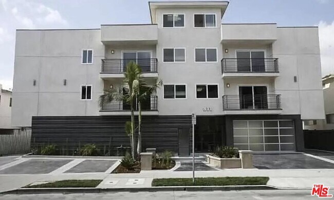 Building Photo - 811 S Bedford St