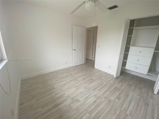 Building Photo - 654 Woodgate Cir