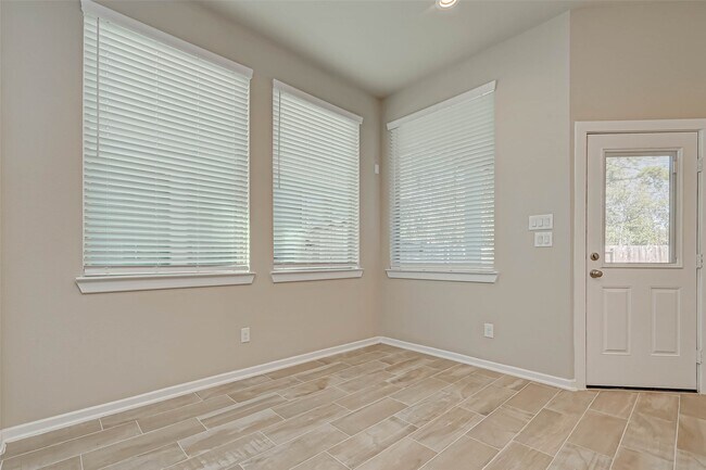 Building Photo - 316 N Spotted Fern Dr