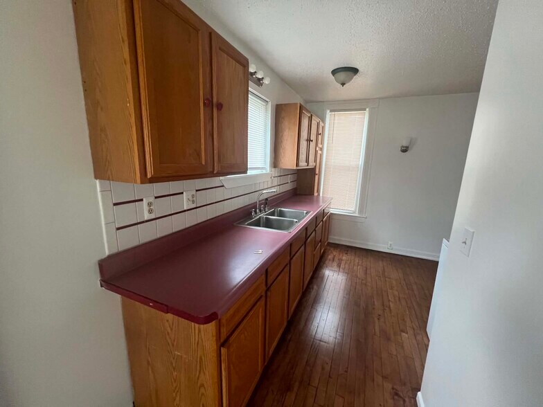 Building Photo - 701 Litchfield St