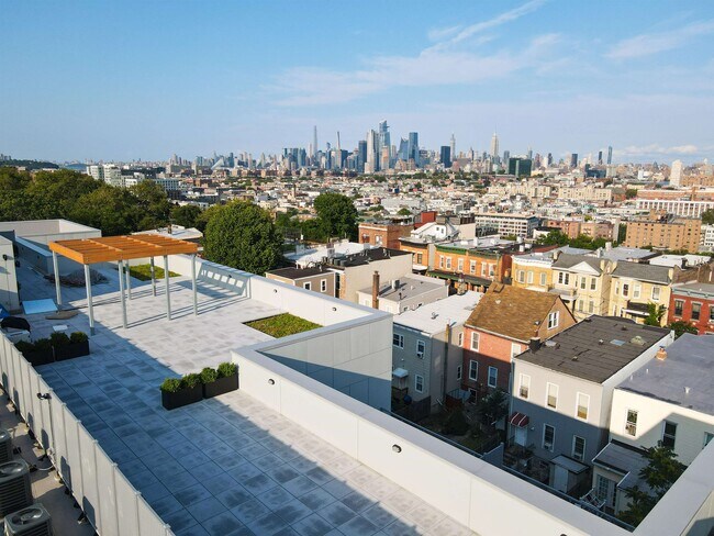 Building Photo - 418 Palisade Ave