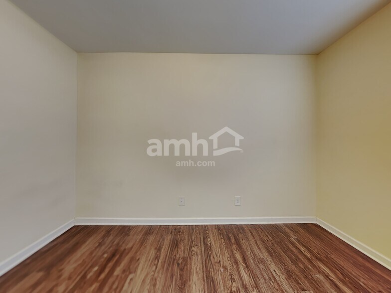 Building Photo - 3005 Quail Oaks Dr