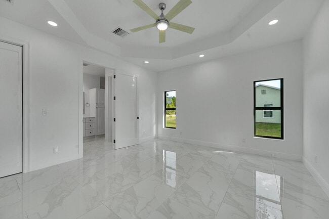 Building Photo - 6607 Deland Ave