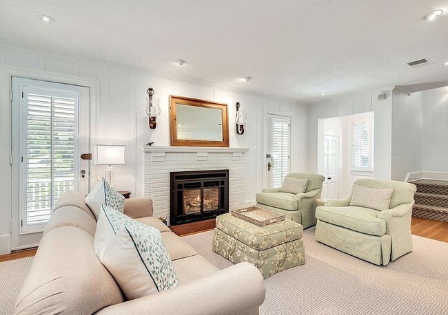 Building Photo - 3-Bed, 4-Bath Retreat in Chevy Chase!"