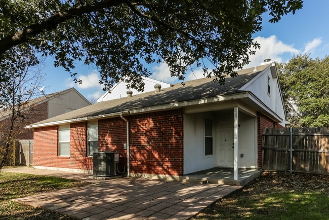 Building Photo - 401 Meadow St