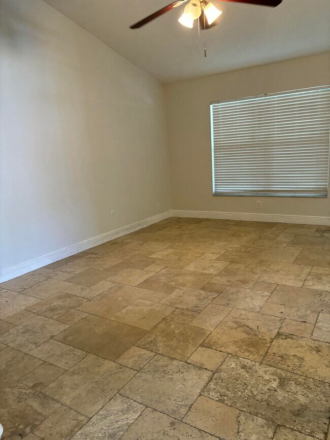 Building Photo - 9033 SE Hobe Ridge Ave