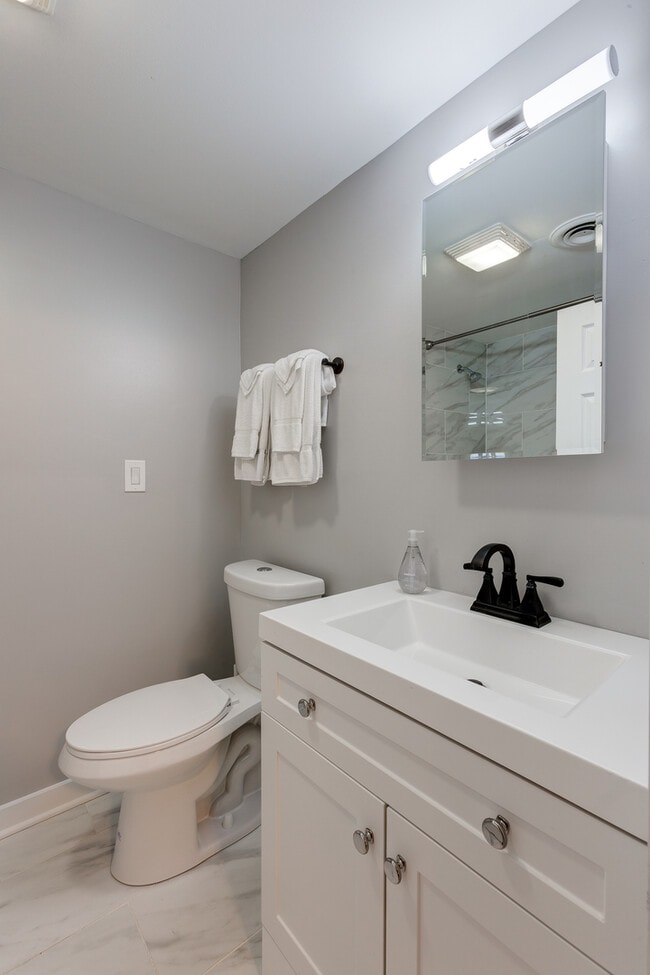 Building Photo - 1148 W Addison St