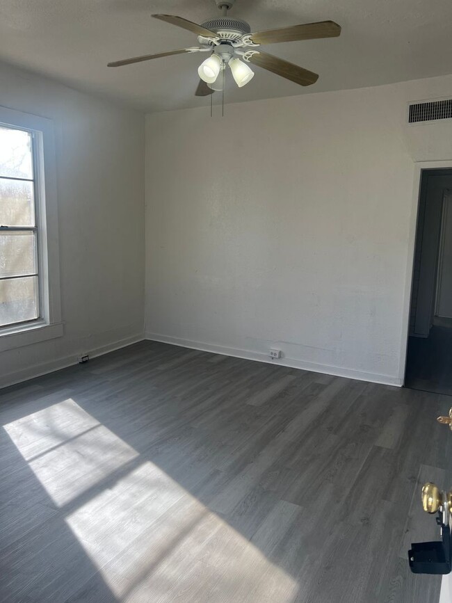 Building Photo - Section 8 Accepted