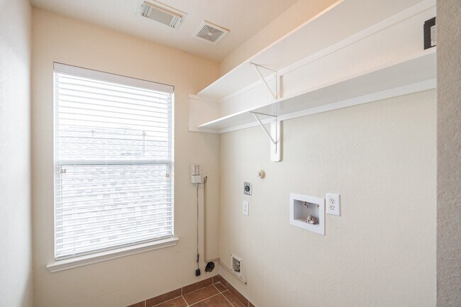 Building Photo - 21815 Grassy Hill Ln
