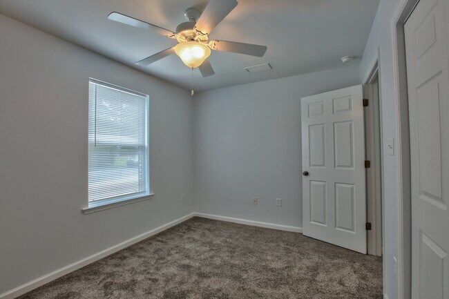 Building Photo - 1677 Quazar Rd