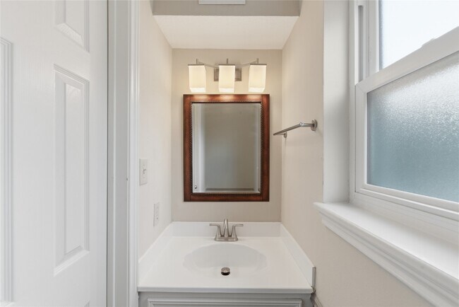 Building Photo - 12635 Ivyforest Dr