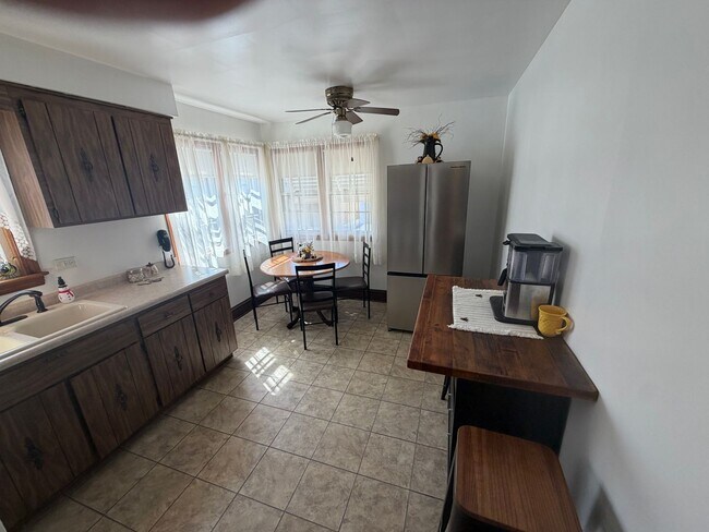 Building Photo - Charming 3 Bed / 1 Bath Home in Mt. Greenwood – Available Now!