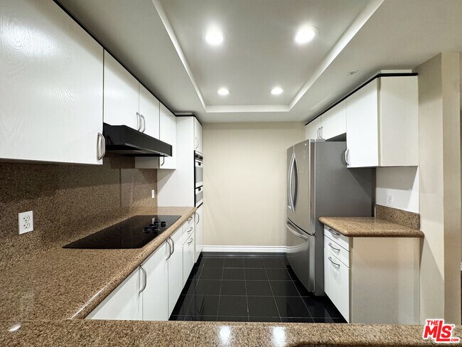 Building Photo - 10520 Wilshire Blvd