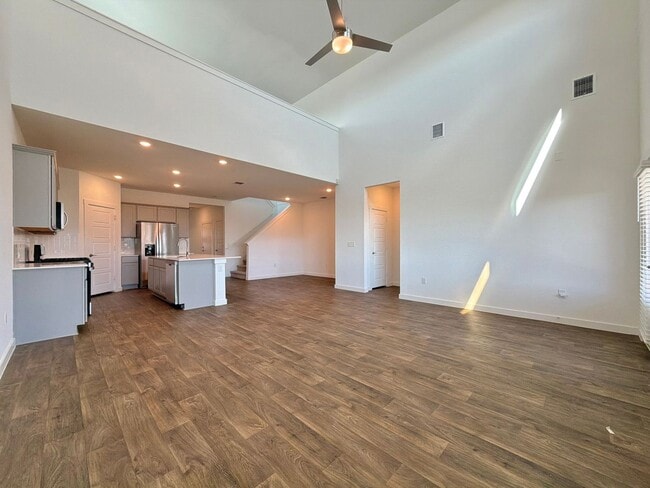Building Photo - 2901 Louris Ln