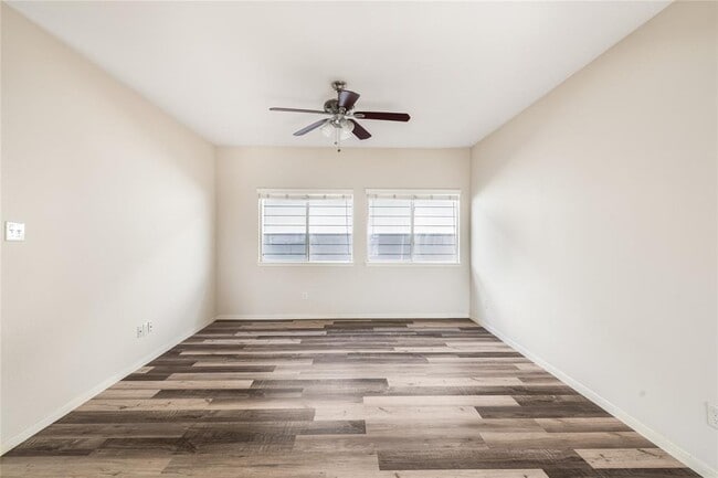 Building Photo - 1623 Royal Chase Dr