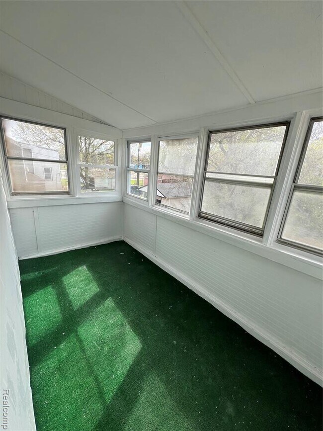 Building Photo - 16157 Linwood St