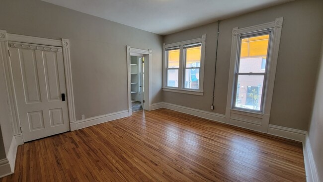 Building Photo - Vibrant Studio & 1-Bedroom Apartments in the Sought-After Whittier Neighborhood