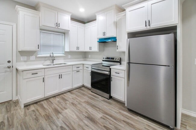 Building Photo - 2813 E Israel Ave