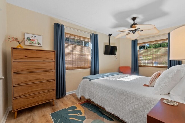 Building Photo - Charming 3Bed 2bath Nestled in the heart o...