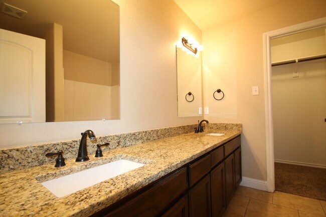 Building Photo - Classically Styled 3/2 In Wonderful Weathe...