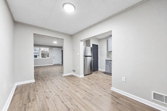 Building Photo - Three-Bedroom House In Dundalk