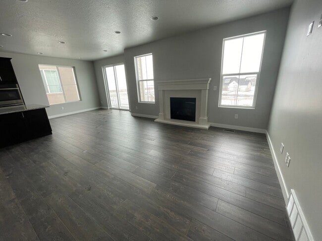 Building Photo - Beautiful house waiting JUST FOR YOU!!!!