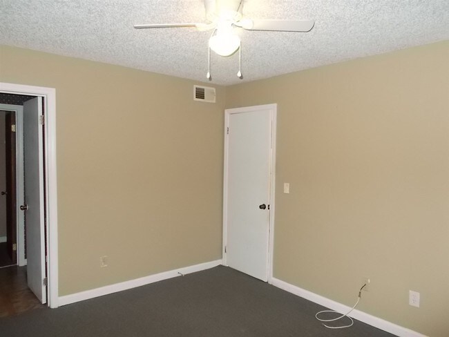 Building Photo - 1103 Greentree Ct