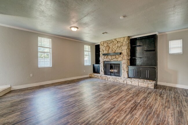 Building Photo - Nice 4 Bed 1.5 Baths Located near Tinker Diagonal