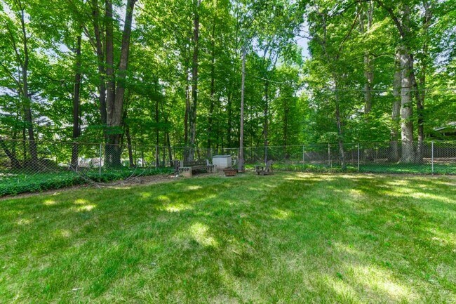 Building Photo - 4801 Sweetbriar Rd