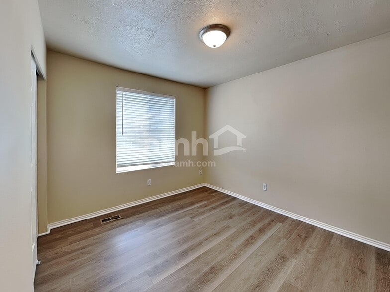 Building Photo - 11963 S Powder Cv