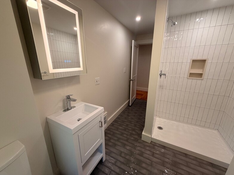 Building Photo - 40 Gibson St