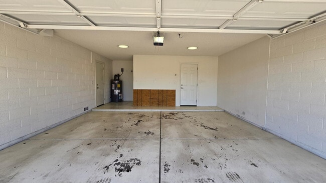 Building Photo - 11740 N 74th Dr
