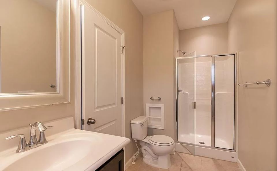 Master Bath - 1000 Historic Cir
