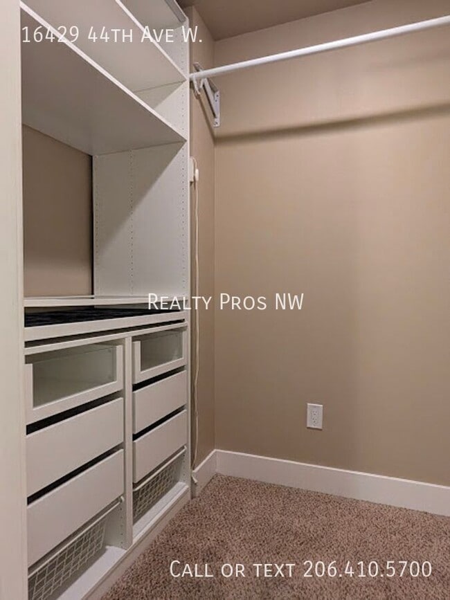 Building Photo - 16429 44th Ave W