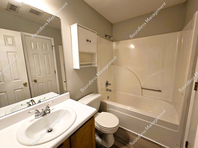 Building Photo - 2261 Charleston Pointe SE