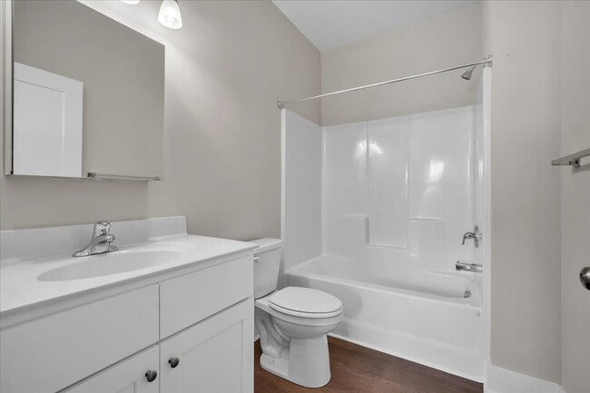 Building Photo - 195 Romney St