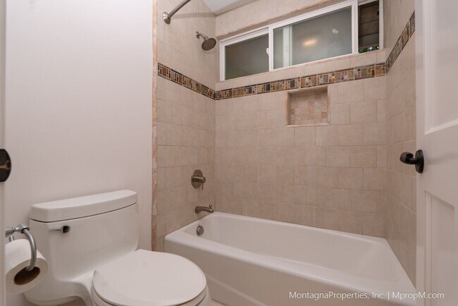 Building Photo - Beautiful, meticulously updated and  maint...