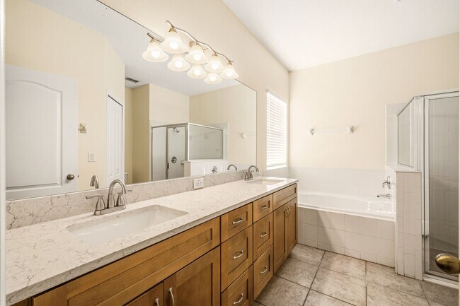 Building Photo - Cozy 4/2 Home Nestled in a Gated Community