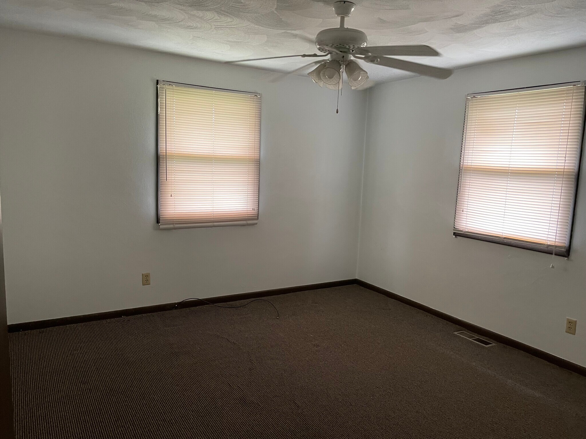 Grass Roots Properties LLC 115 S Clinton Bed #1 - 115 S Clinton St