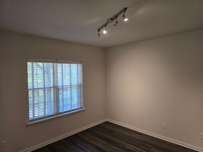 Building Photo - 802 Sutter Gate Ln